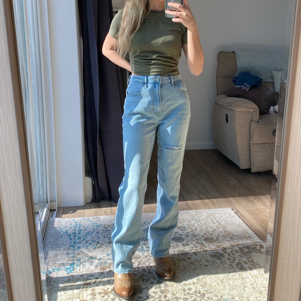 Hollister Ultra High-Rise Stacked Vintage Straight Jeans - Size 0 Short